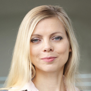 Head shot photo of Sabine Brunswicker