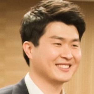 Head shot photo of Younghyun Kim